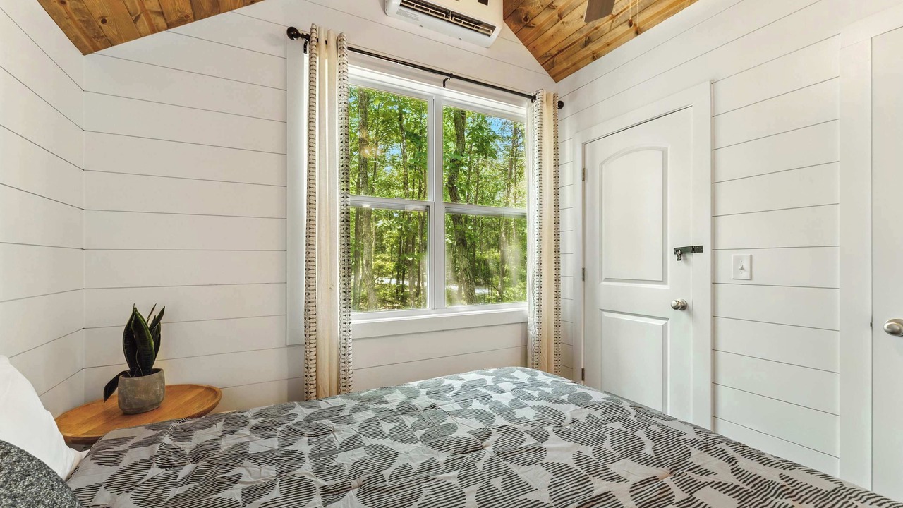 Photo of Bedroom in Menlo