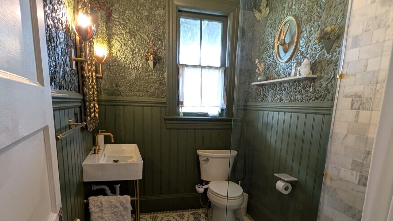Photo of Bathroom in South Main Street