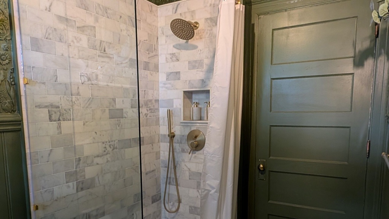 Photo of Bathroom in South Main Street