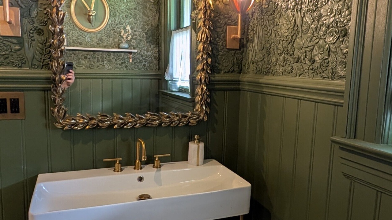 Photo of Bathroom in South Main Street