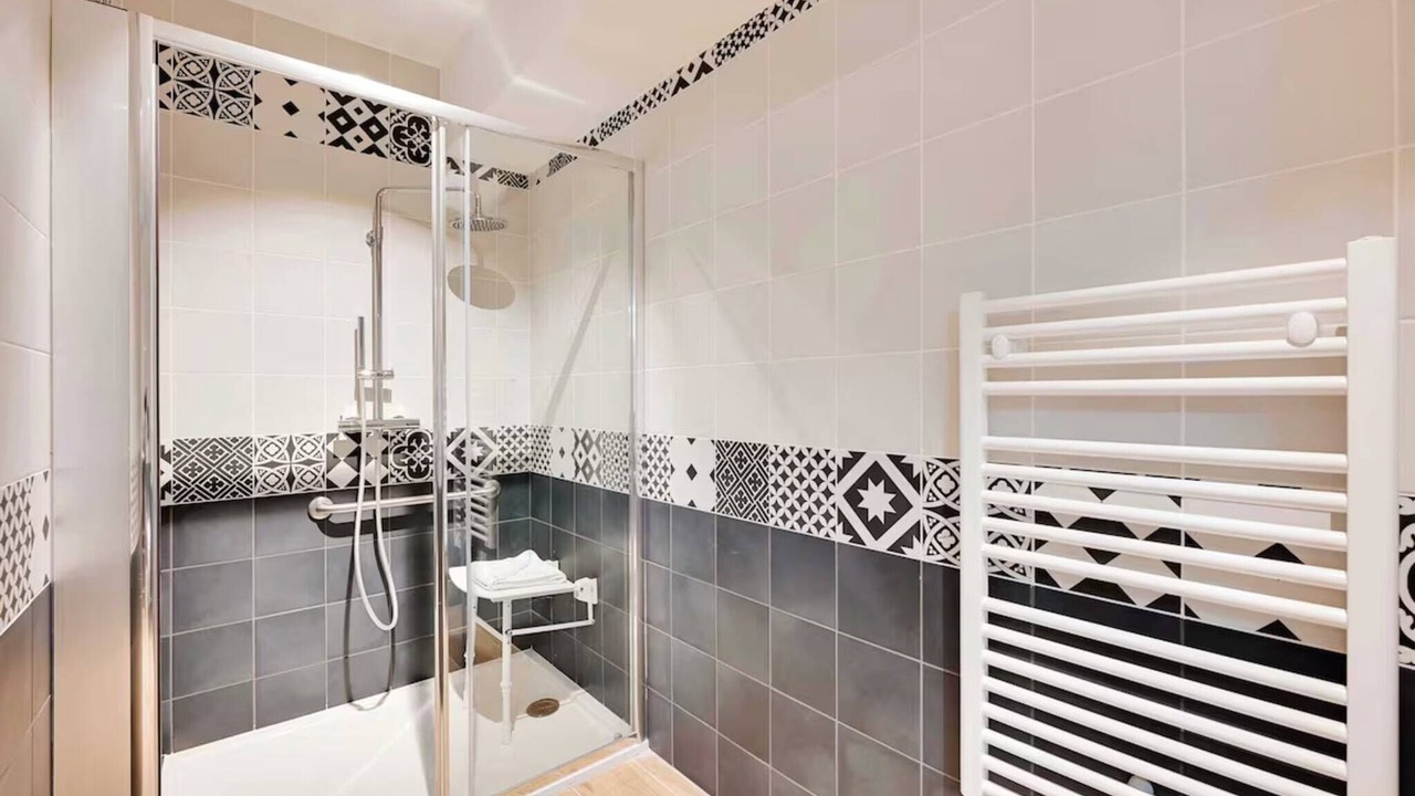 Photo of Bathroom in Vanves