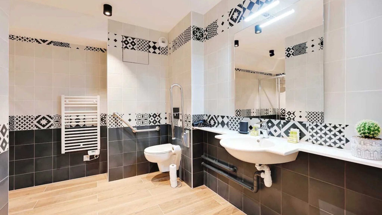 Photo of Bathroom in Vanves