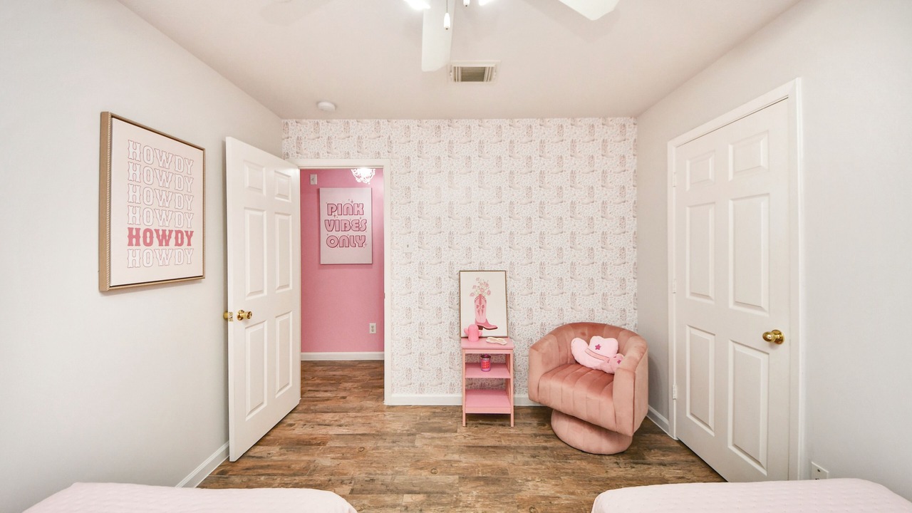 Photo of Bedroom in Lakeville