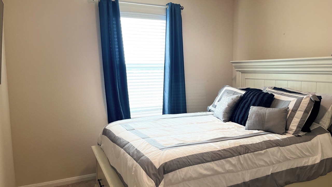 Photo of Bedroom in Crowley