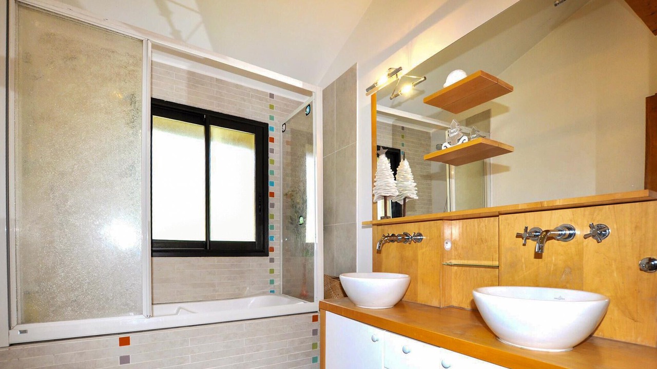 Photo of Bathroom in Real