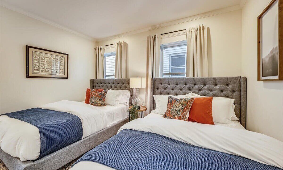 Photo of Bedroom in Forest Hills - Woodbourne