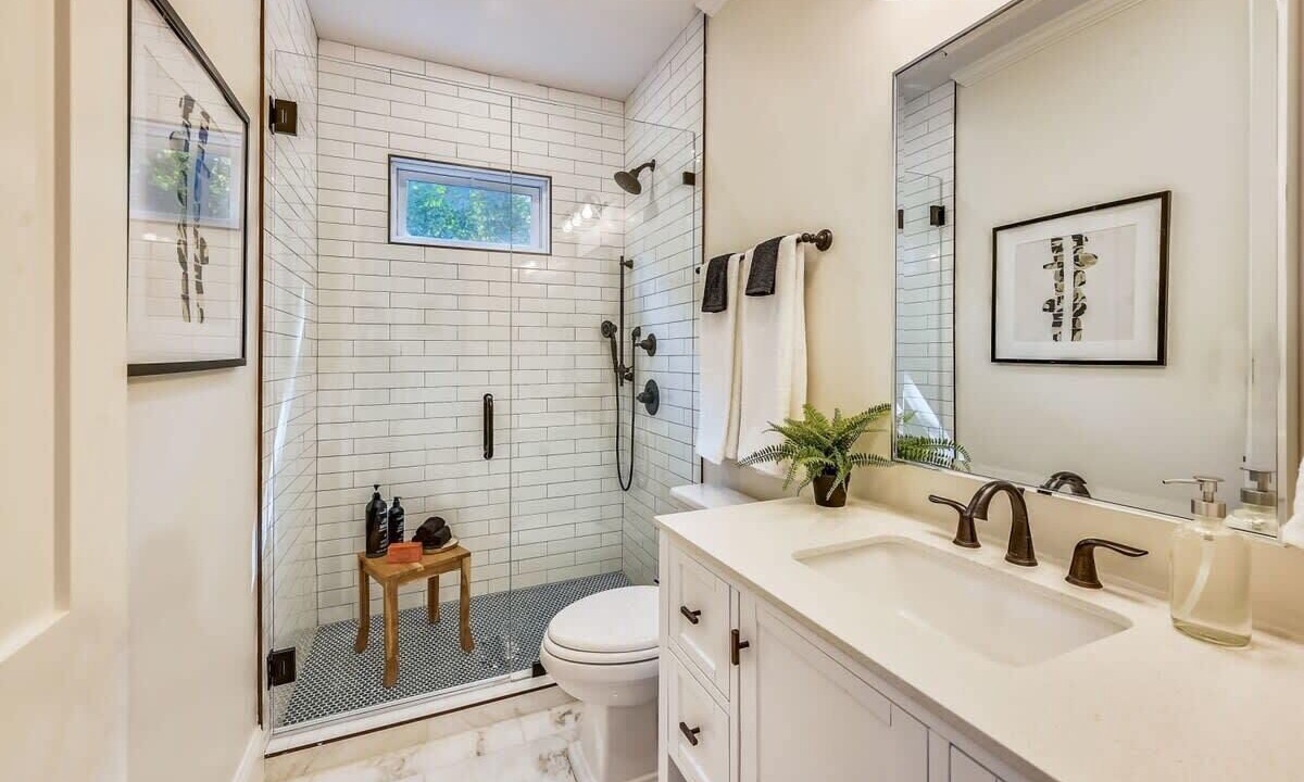 Photo of Bathroom in Forest Hills - Woodbourne