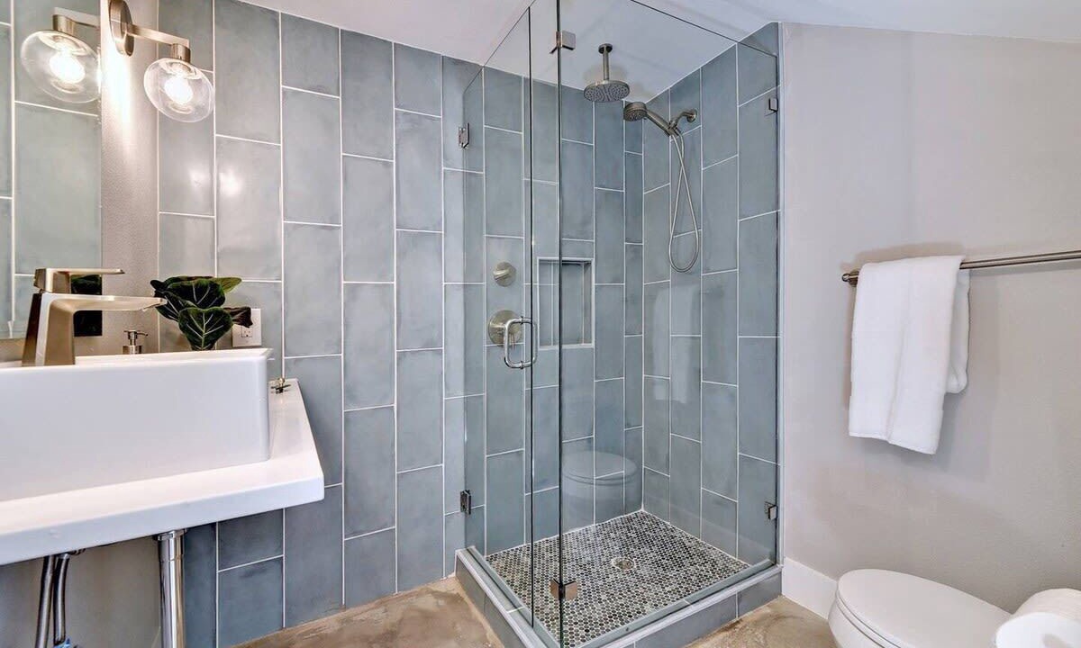 Photo of Bathroom in Montopolis