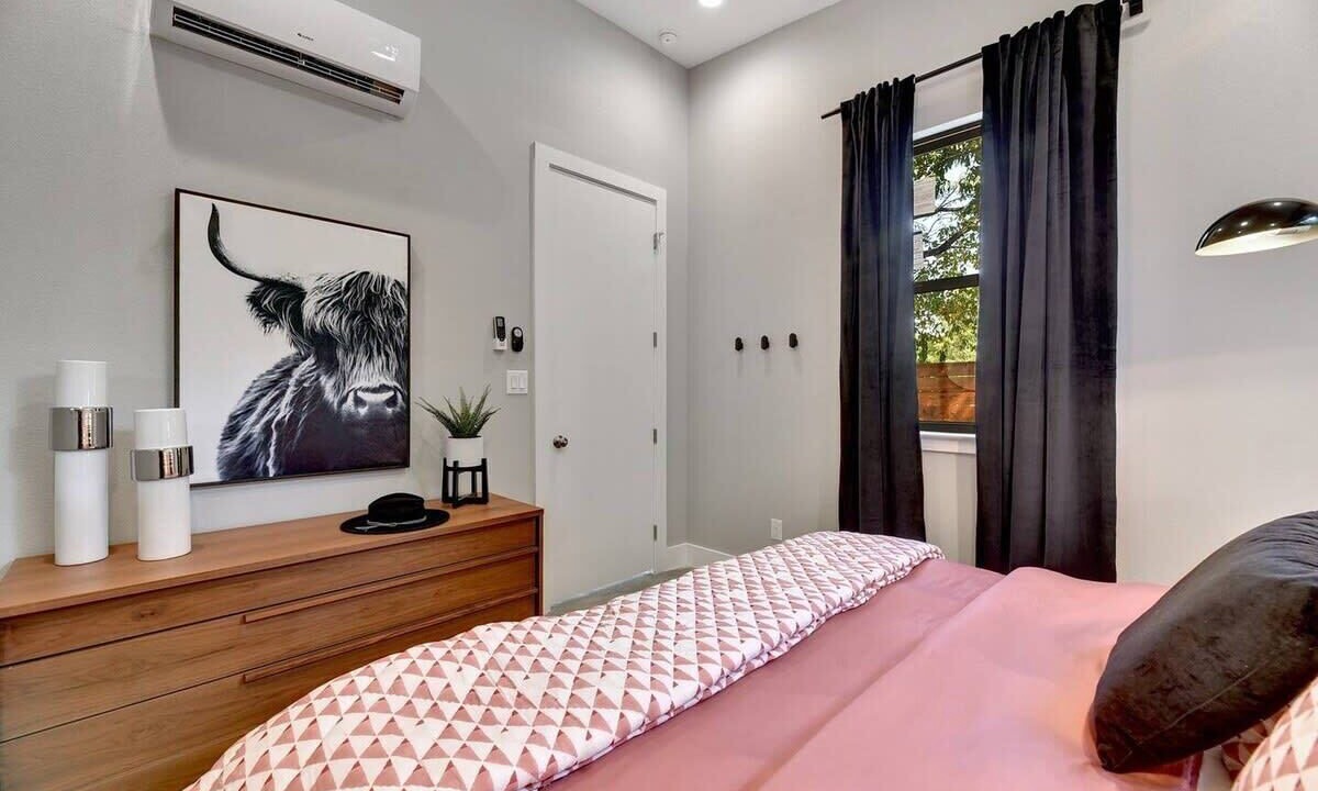 Photo of Bedroom in Montopolis