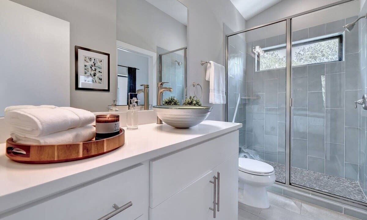 Photo of Bathroom in Montopolis