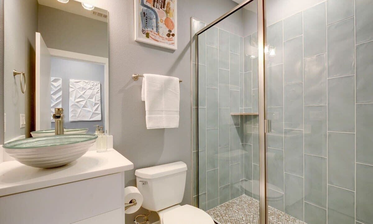 Photo of Bathroom in Montopolis