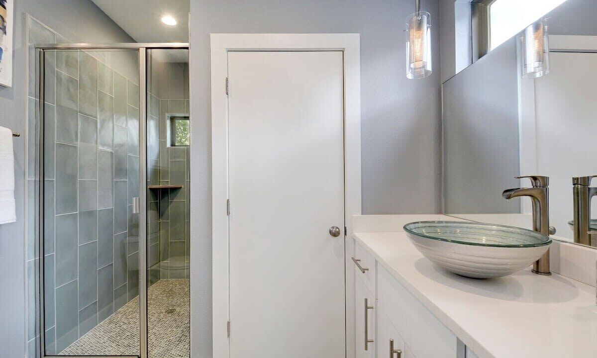 Photo of Bathroom in Montopolis