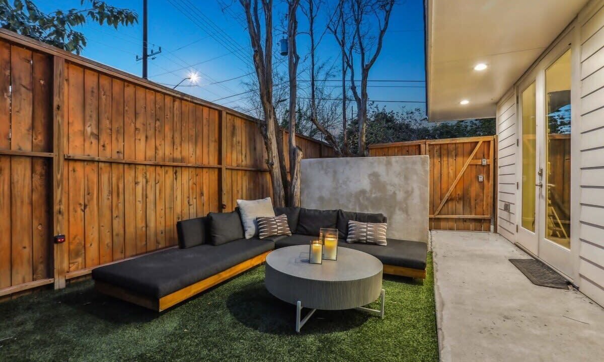 Photo of Patio Balcony in Govalle