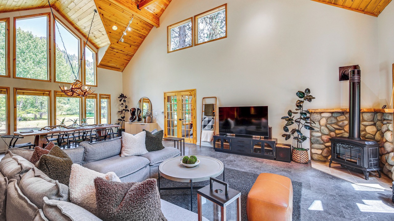 Photo of Livingroom in Naches