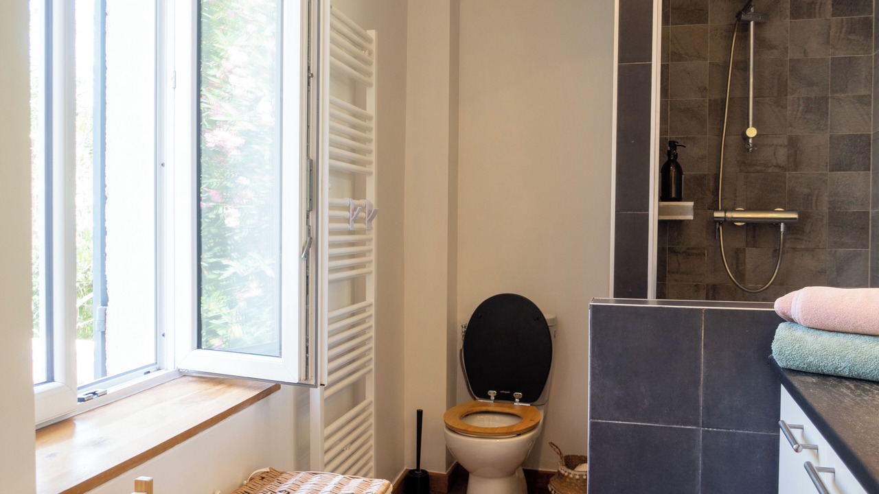 Photo of Bathroom in Hopitaux-Facultes