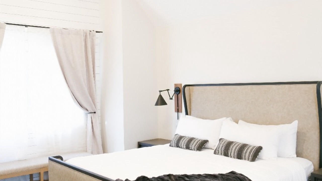 Photo of Bedroom in Midway