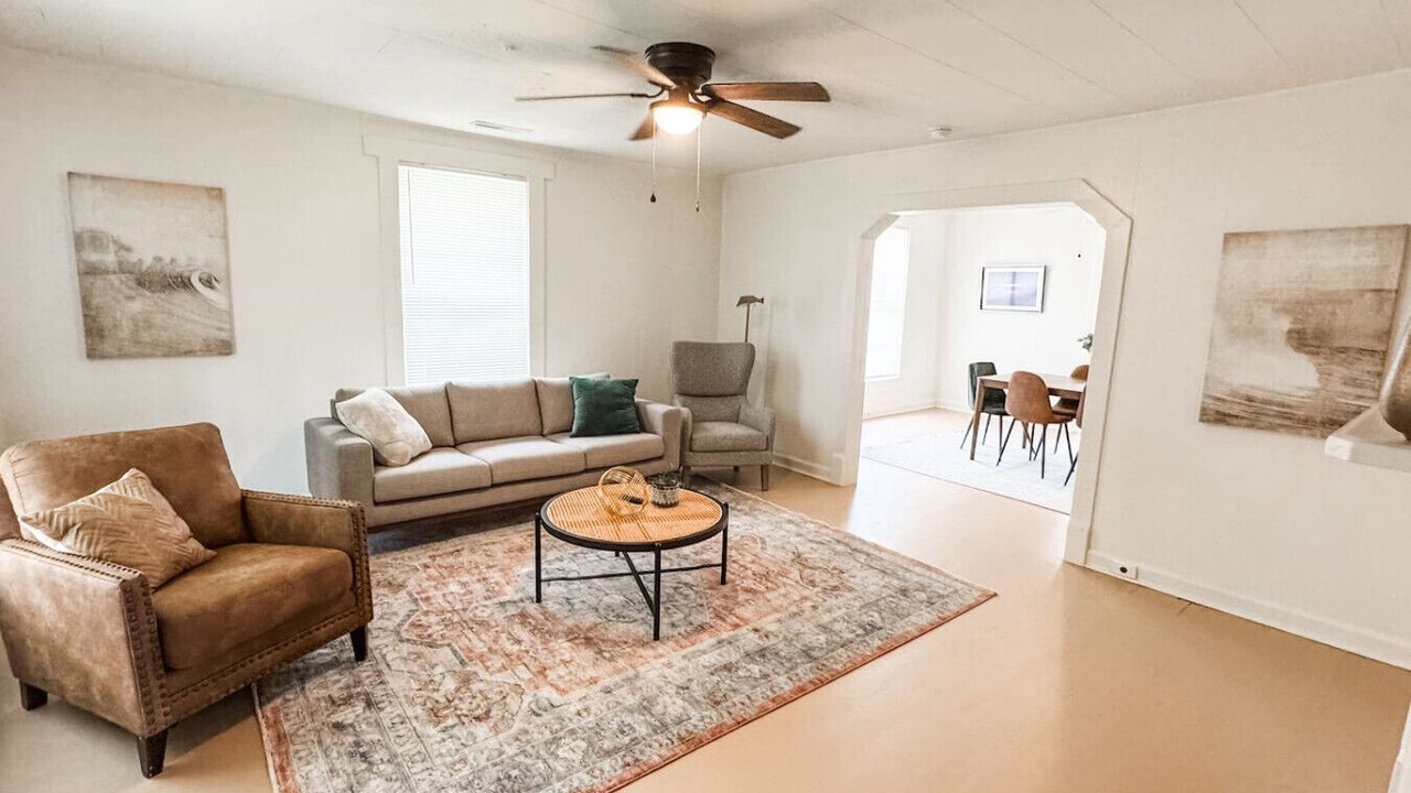 Photo of Livingroom in Rossville