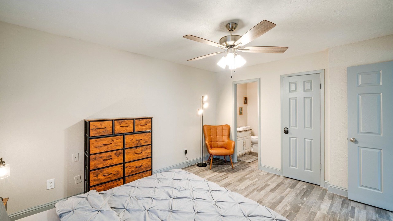 Photo of Bedroom in Lake Highlands