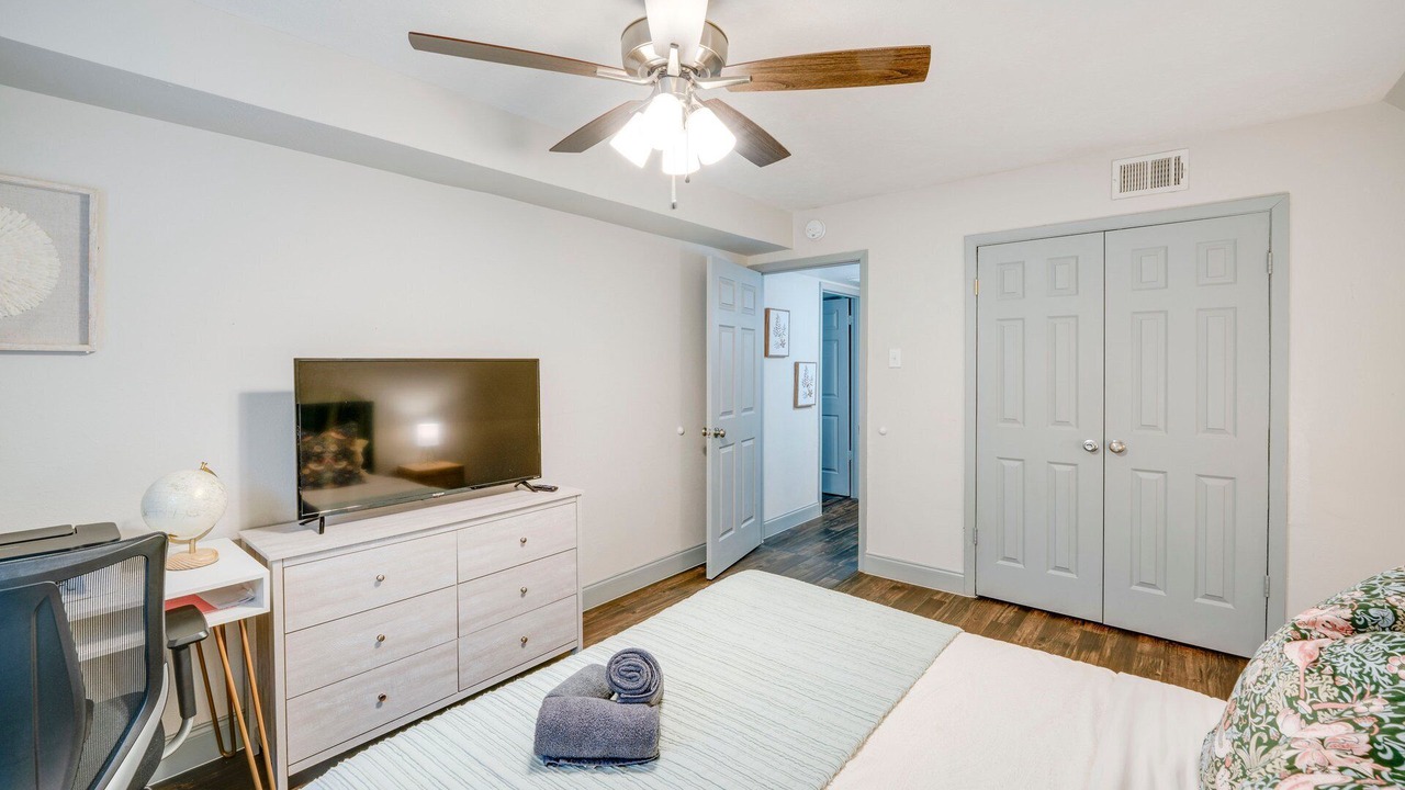 Photo of Bedroom in Lake Highlands