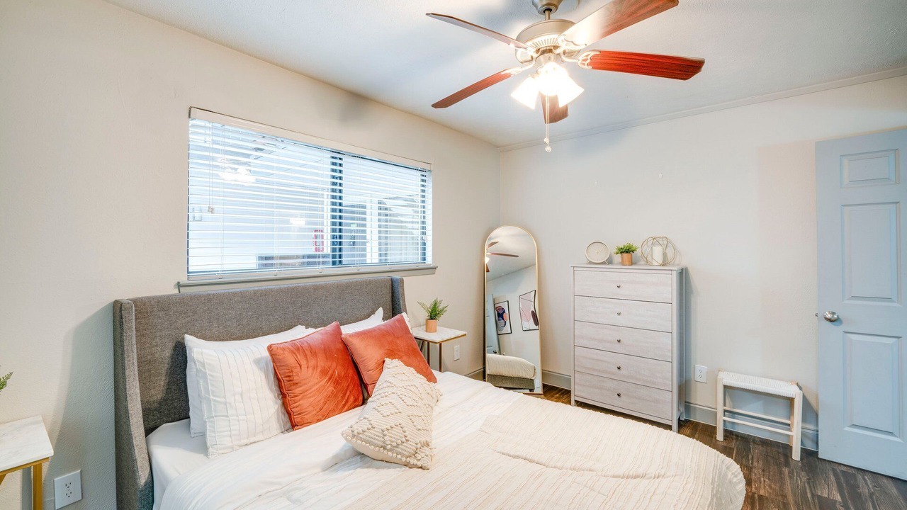 Photo of Bedroom in Lake Highlands