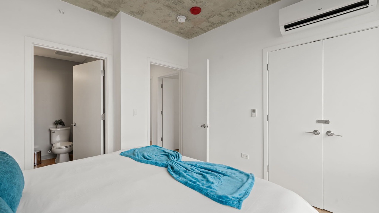 Photo of Bathroom in River North