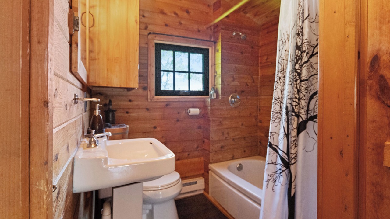 Photo of Bathroom in Poyntelle