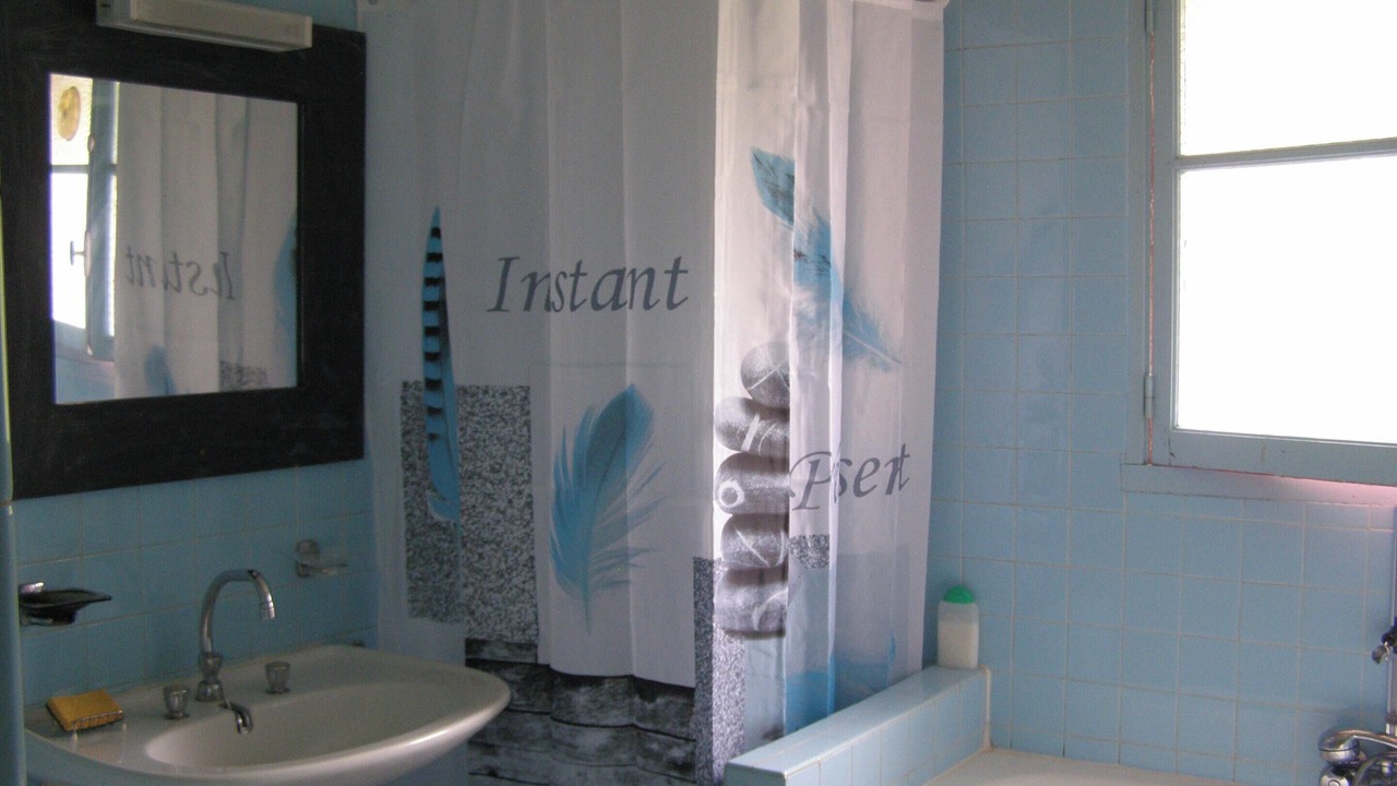 Photo of Bathroom in Camarade