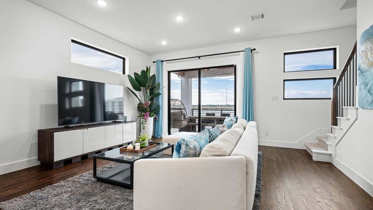Photo of Livingroom in Rowlett
