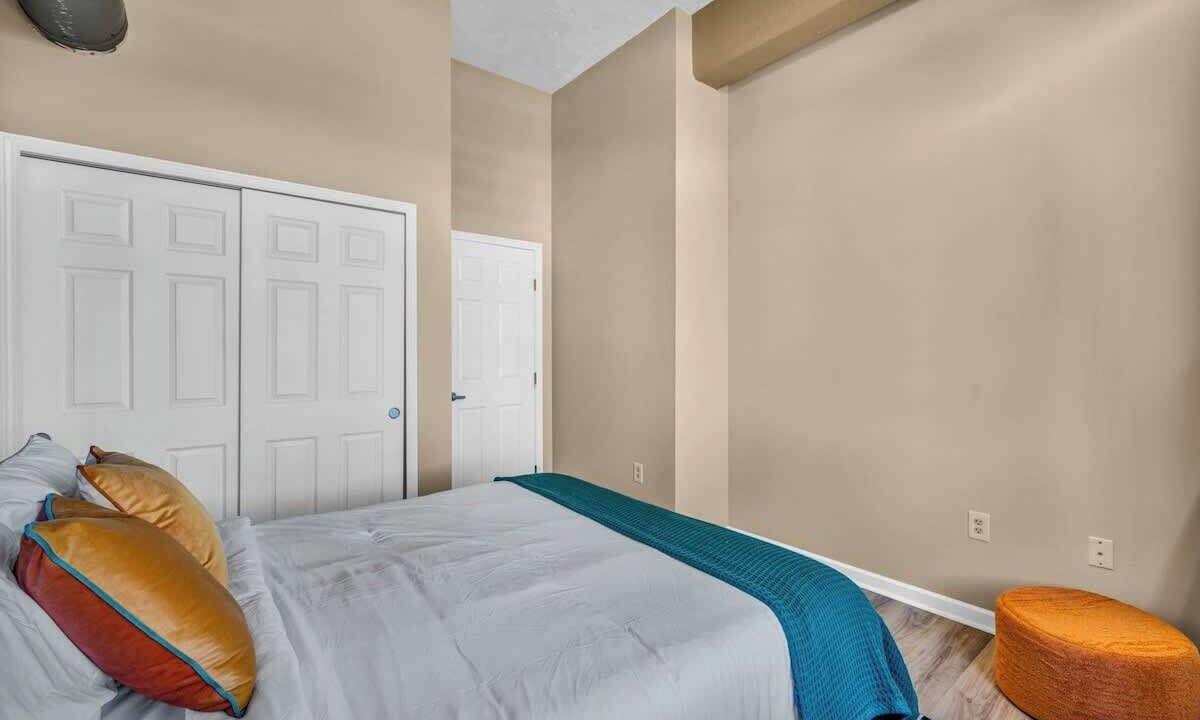 Photo of Bedroom in Playhouse Square