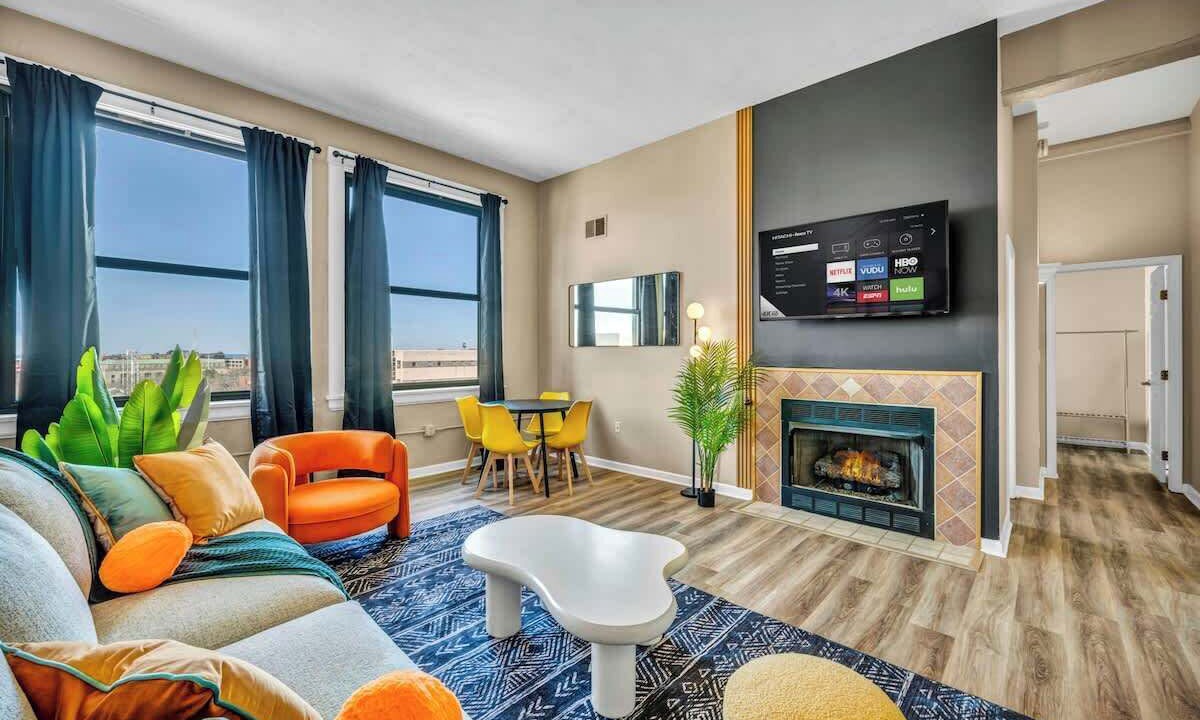 Photo of Livingroom in Playhouse Square