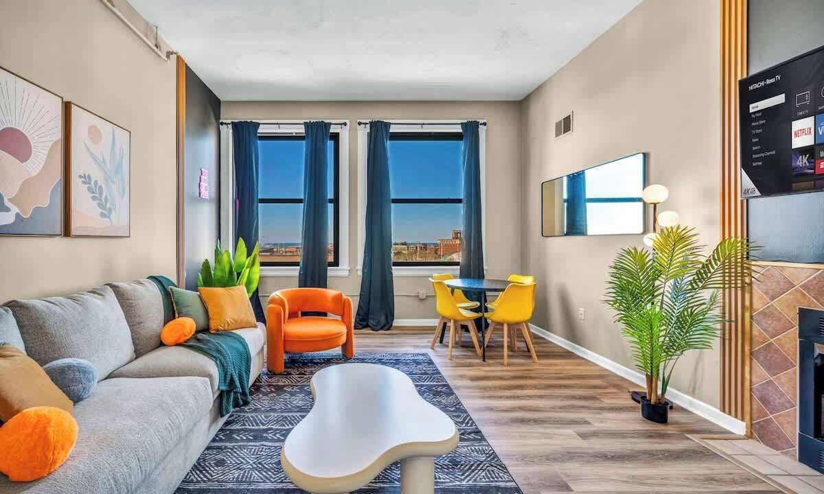 Photo of Livingroom in Playhouse Square