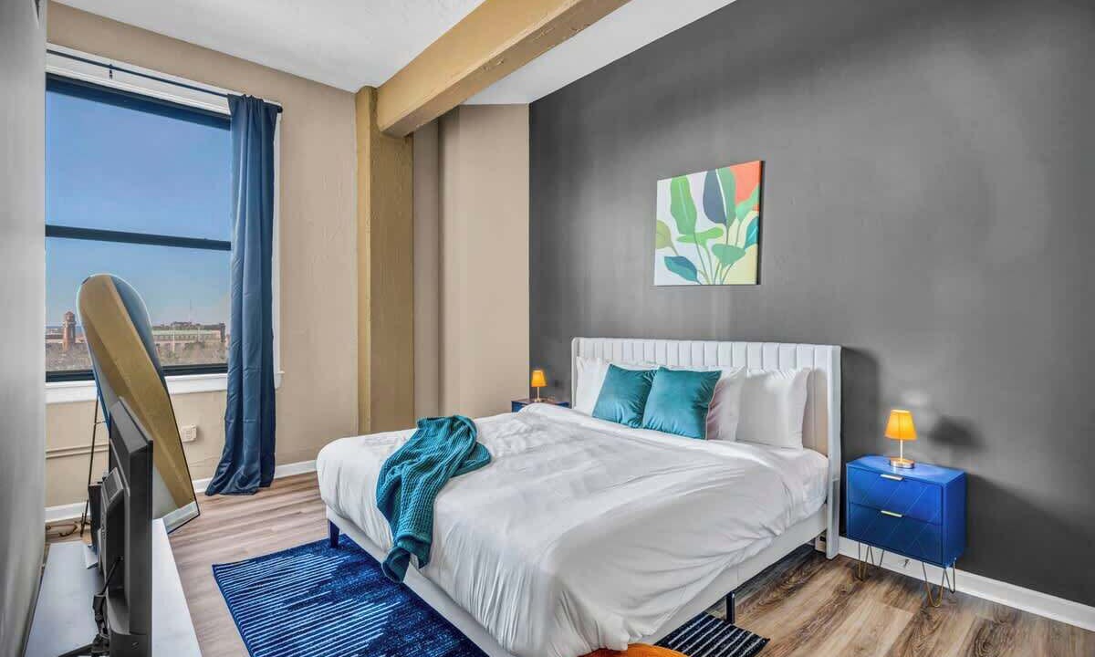 Photo of Bedroom in Playhouse Square