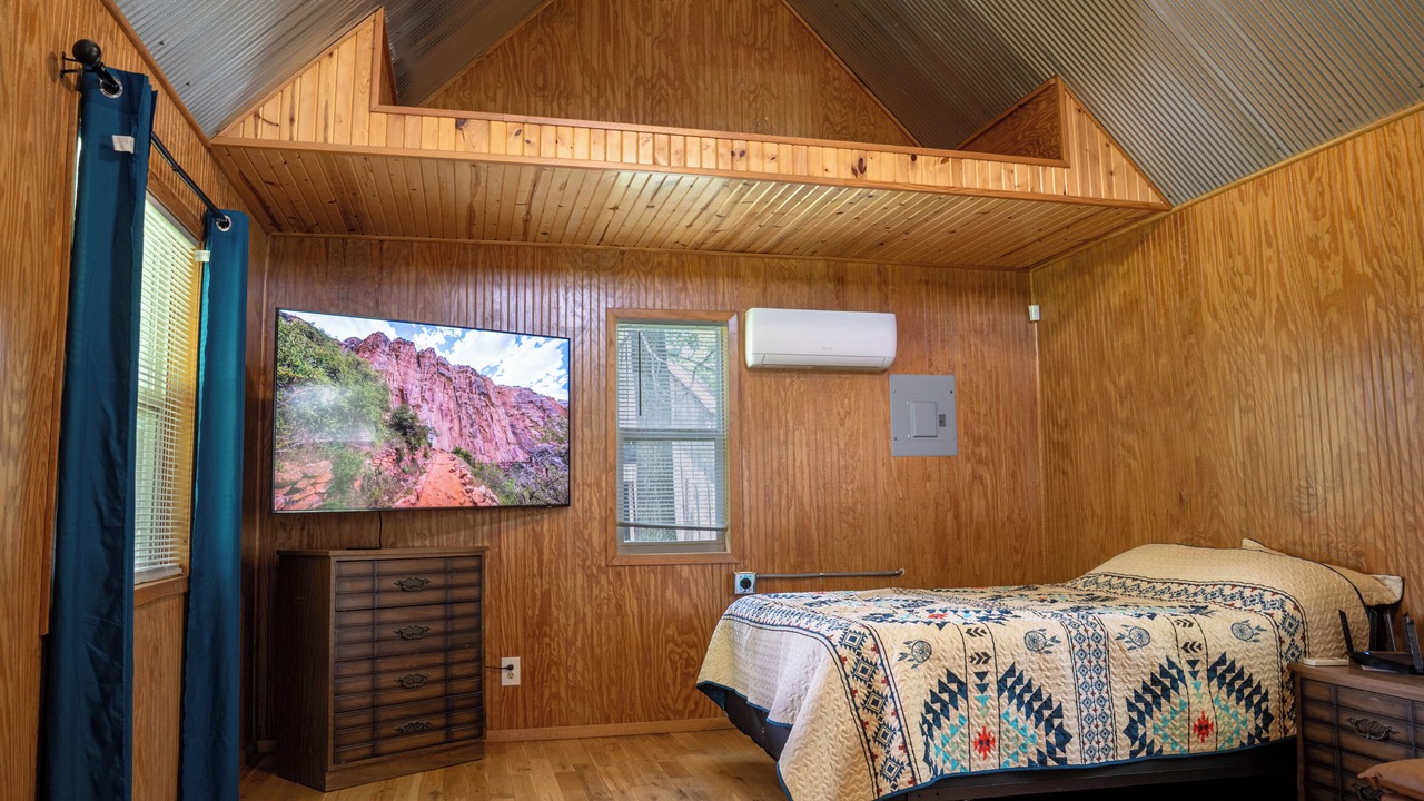 Photo of Bedroom in Grove