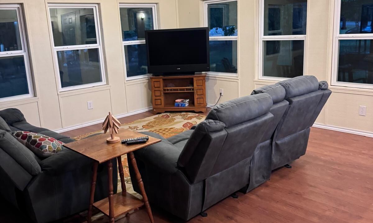 Photo of Livingroom in Pryor