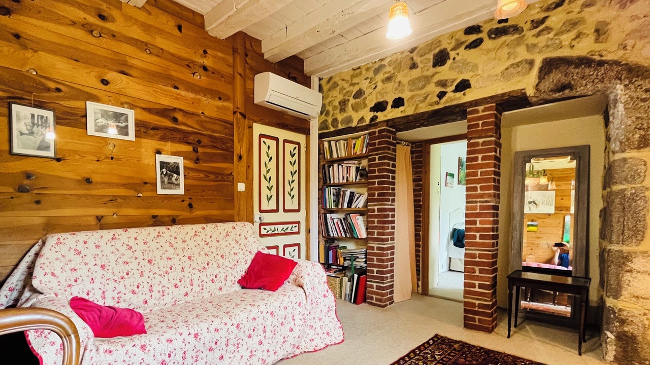 Photo of Livingroom in Saint-Mamet-la-Salvetat