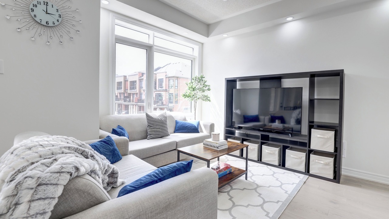 Photo of Livingroom in Ajax