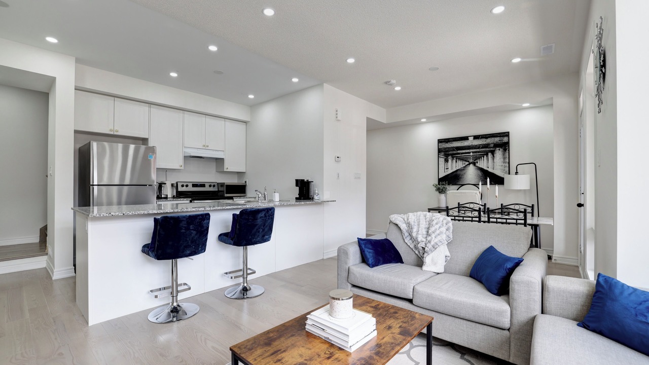 Photo of Livingroom in Ajax