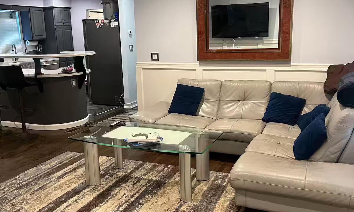 Photo of Livingroom in Center Moriches