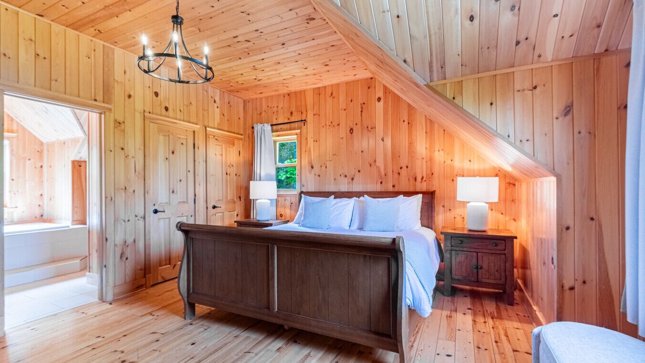 Photo of Bedroom in Fiddler Lake Resort