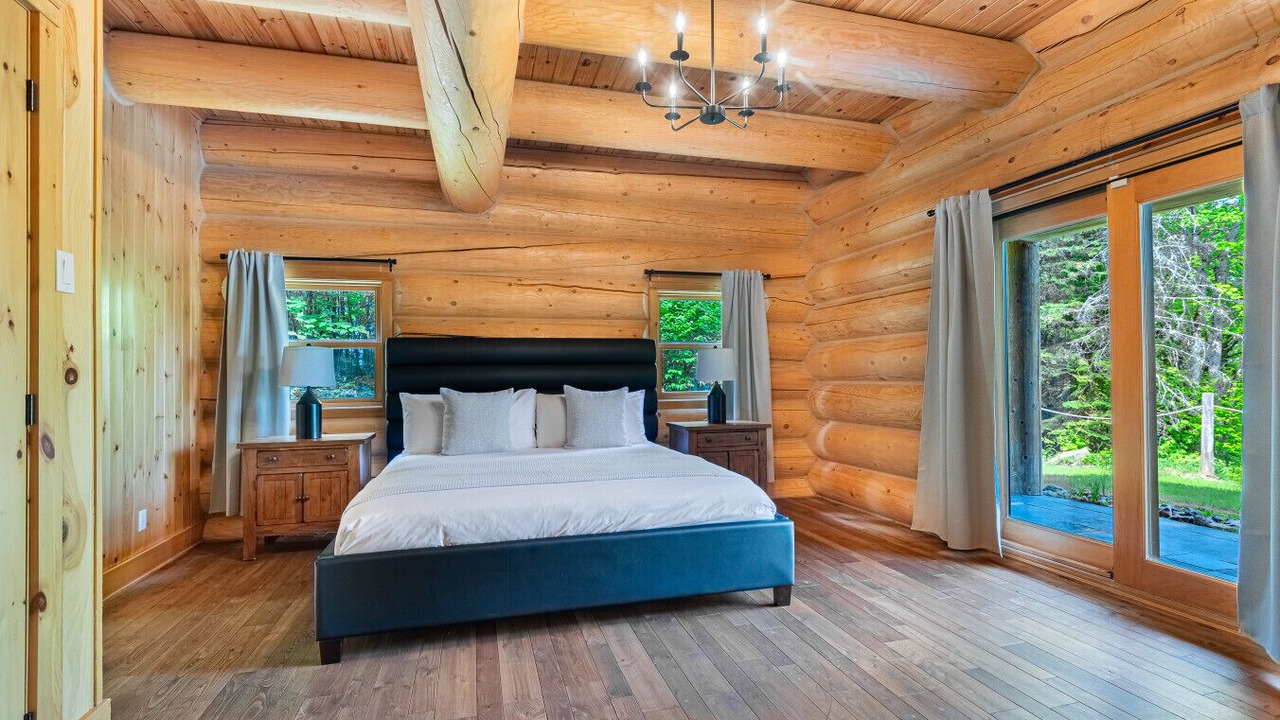 Photo of Bedroom in Fiddler Lake Resort