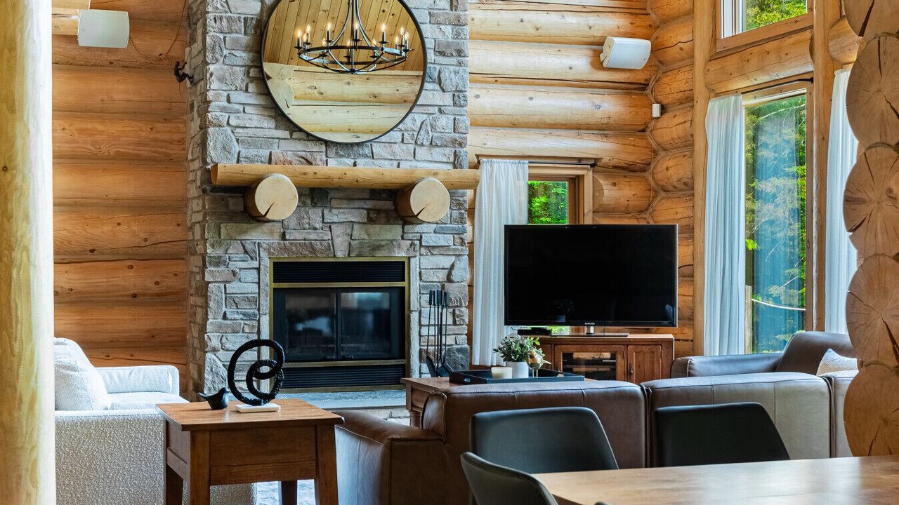 Photo of Livingroom in Fiddler Lake Resort