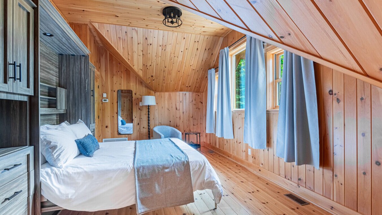 Photo of Bedroom in Fiddler Lake Resort