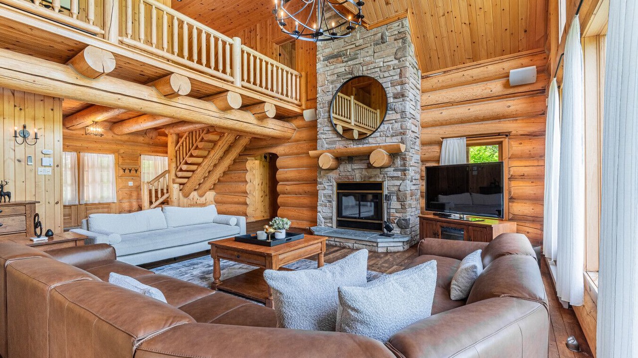 Photo of Livingroom in Fiddler Lake Resort