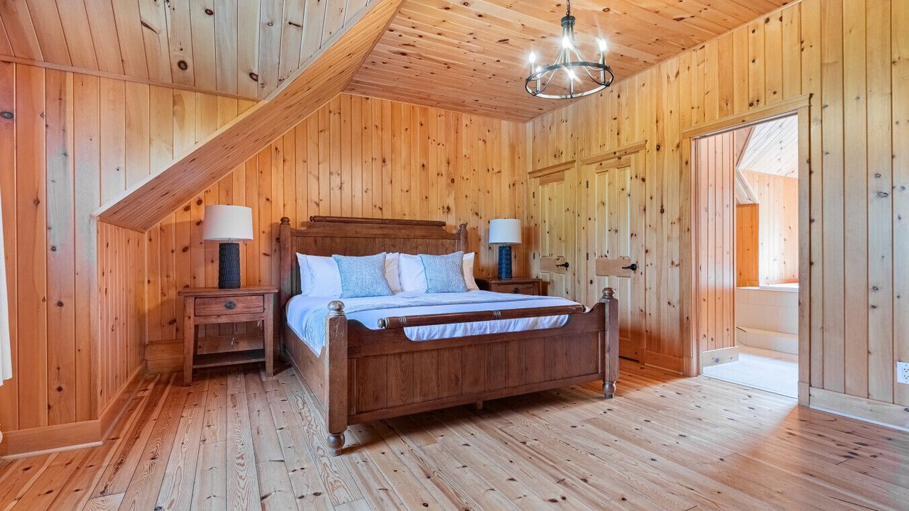 Photo of Bedroom in Fiddler Lake Resort