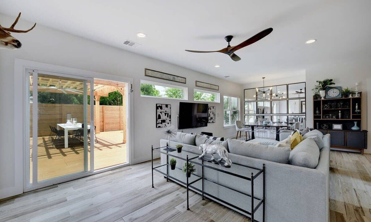 Photo of Livingroom in East MLK