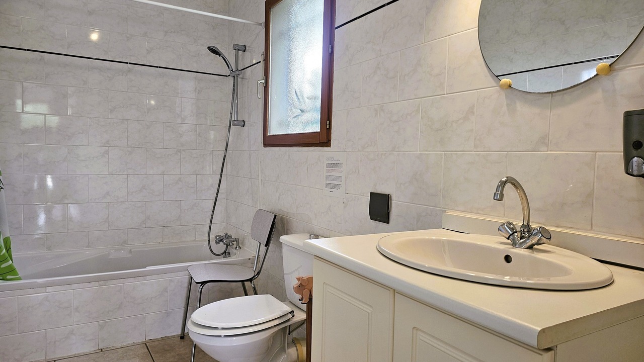 Photo of Bathroom in Felines-Minervois