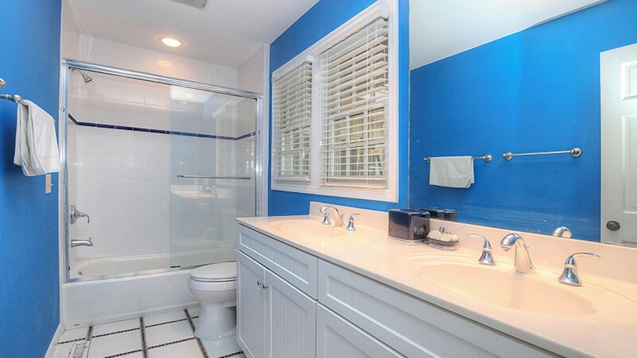 Photo of Bathroom in Beach Lagoon