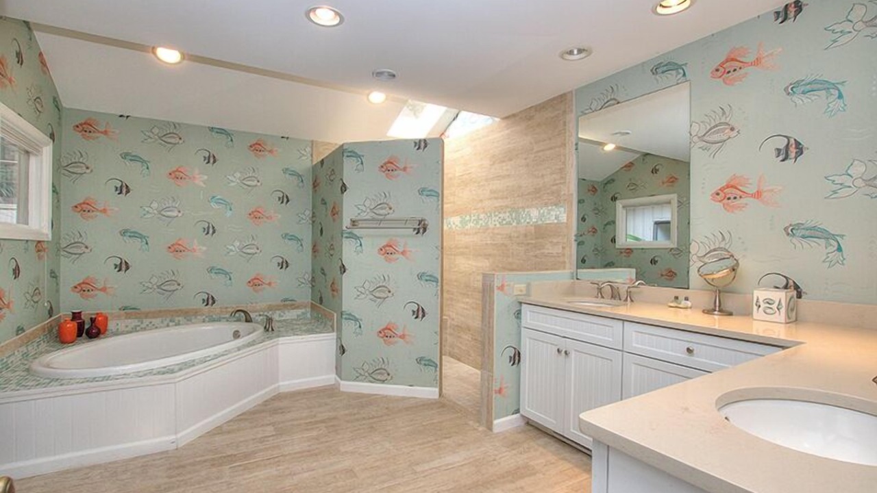 Photo of Bathroom in Beach Lagoon