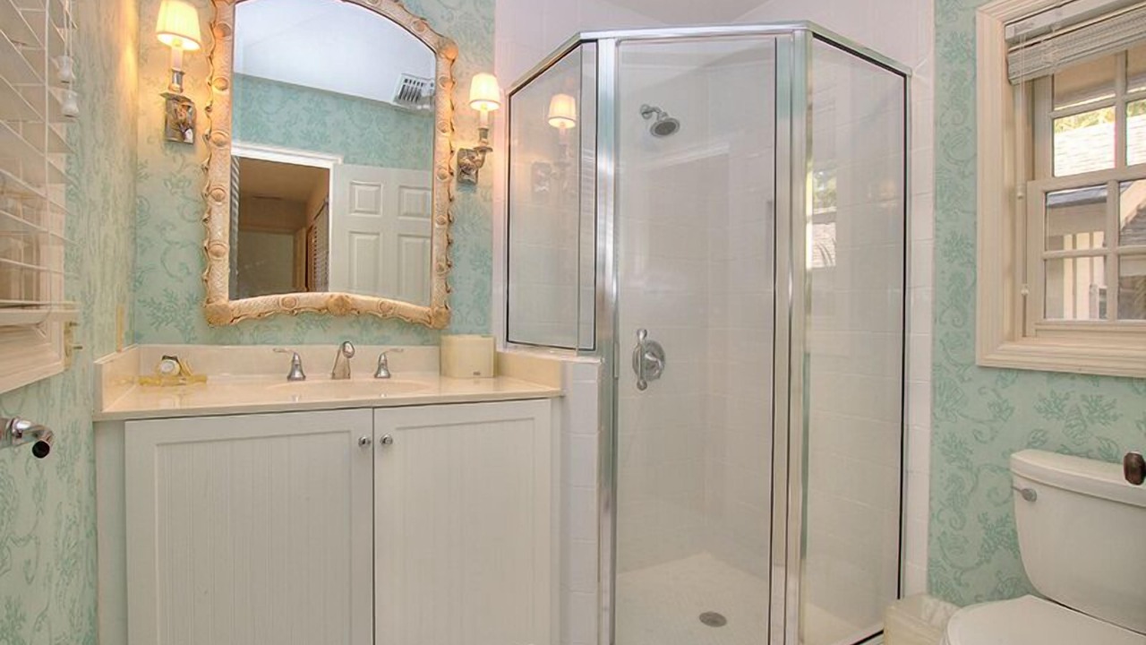 Photo of Bathroom in Beach Lagoon