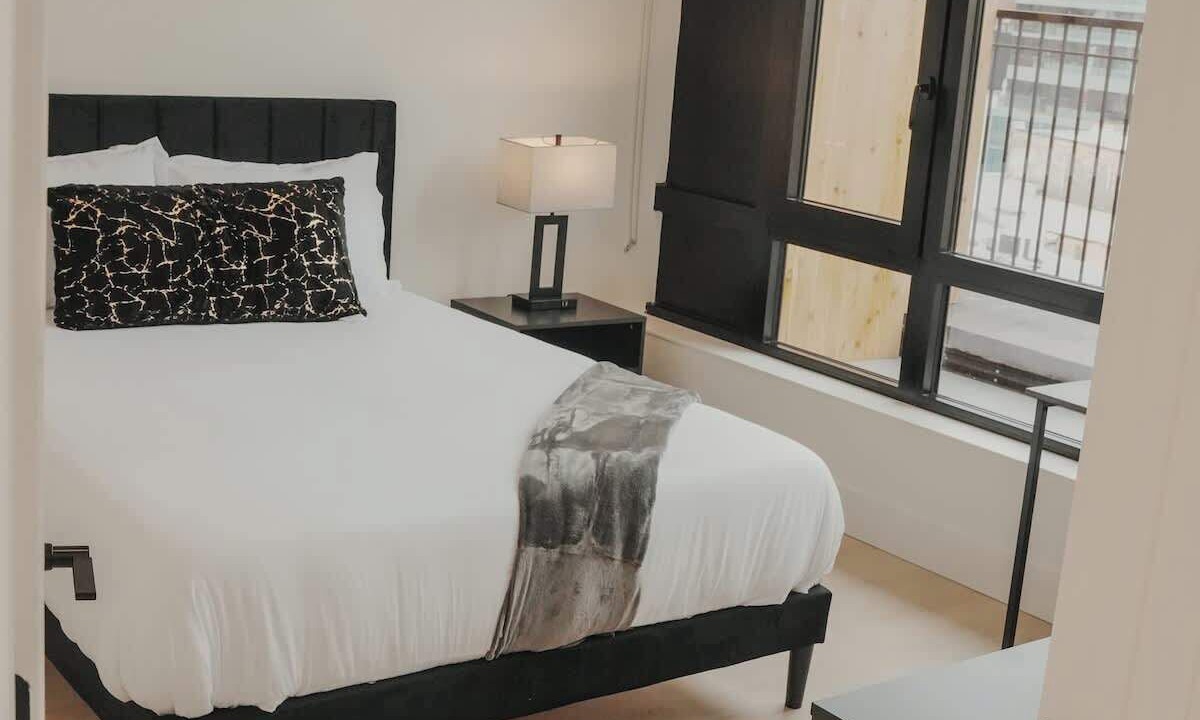 Photo of Bedroom in Near North Side